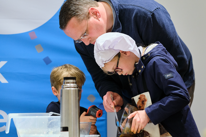 Cambridg_Science_Centre-771-10-04-22 Erin and freddie.png